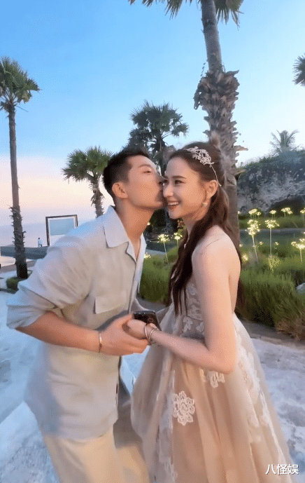 陈婉珍|窦骁礼服藏甜糖,绣超莲名字与爱心,还将大婚日期印鞋底浪漫爆表