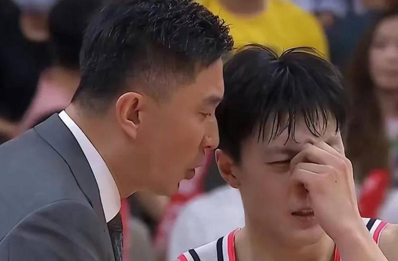 赵睿,镜头特写并没有看到他有丝毫的难过之情,甚至在和广厦队孙铭徽
