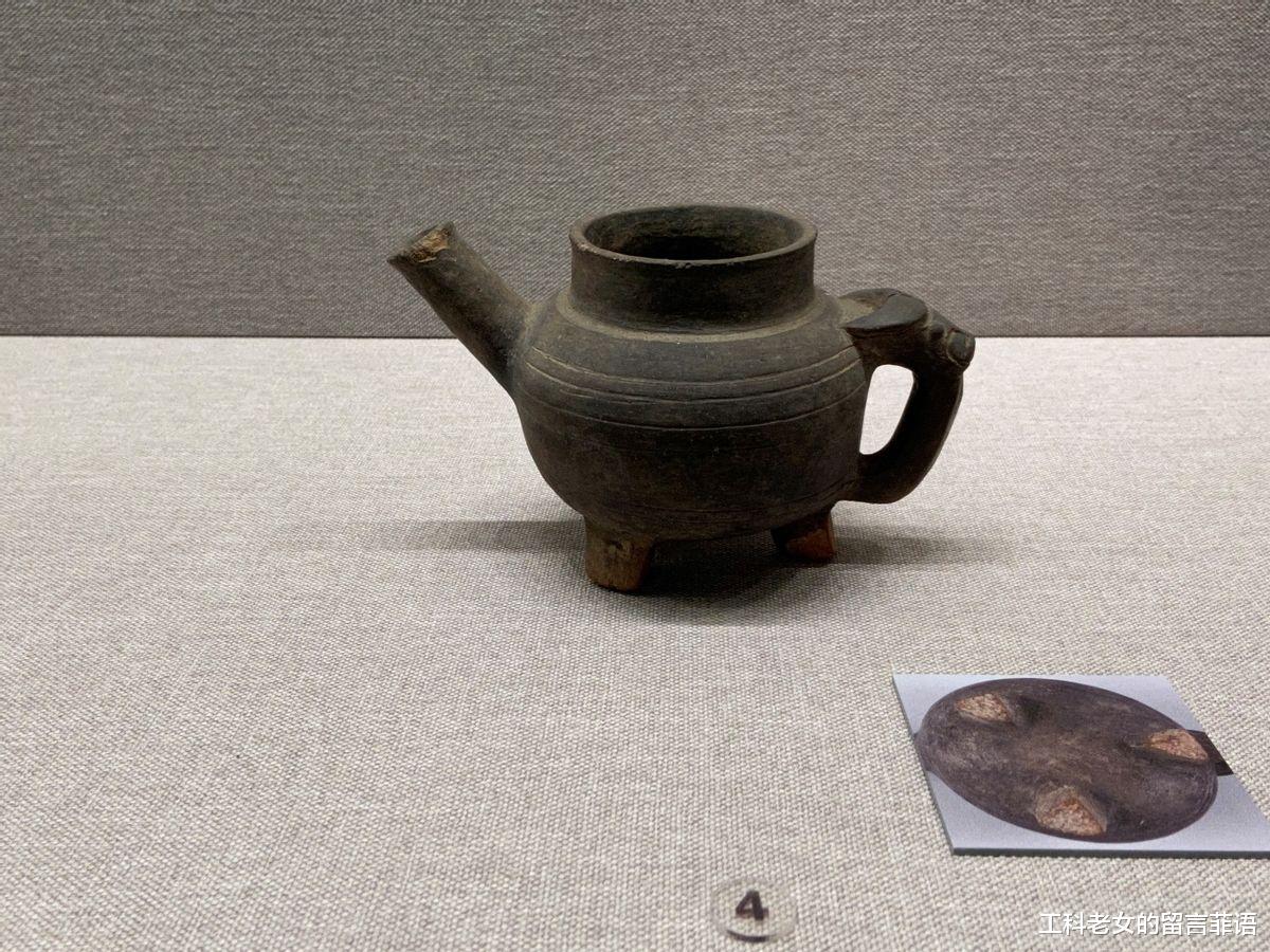 |故宫陶瓷馆:不可想象,商代就有了原始青瓷