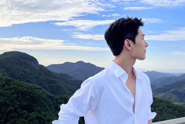 杨洋毫发无伤、王楚然全网攻击，看来黄渤的话应验了，闹剧刚开始