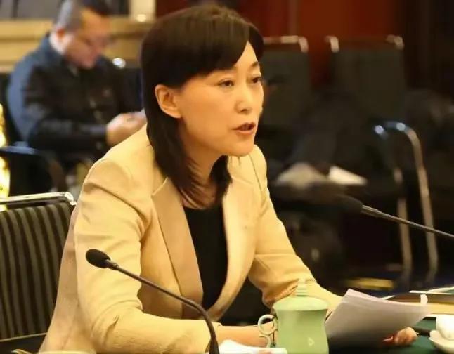 美女市长：天天吃虫草，花15万元打一针，花50万元做屁股美容