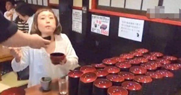 面条|日本“大胃王”挑战吃600碗面条,吃完后,网友:我能吃700碗!