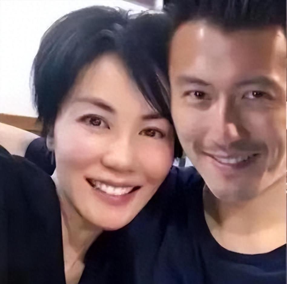 54岁王菲成功怀上三胎引热议，谢霆锋再当爸？网友：真相真的超乎想象