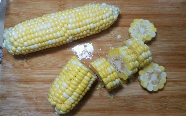 鲜玉米怎么钓鱼?别用小药浸泡,原味更受草鱼喜欢