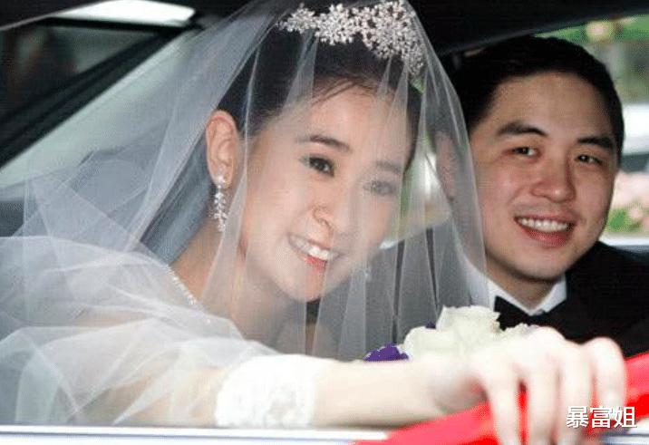 嫁入豪门，“守活寡6年”的佐藤麻衣，现在过得怎么样了？