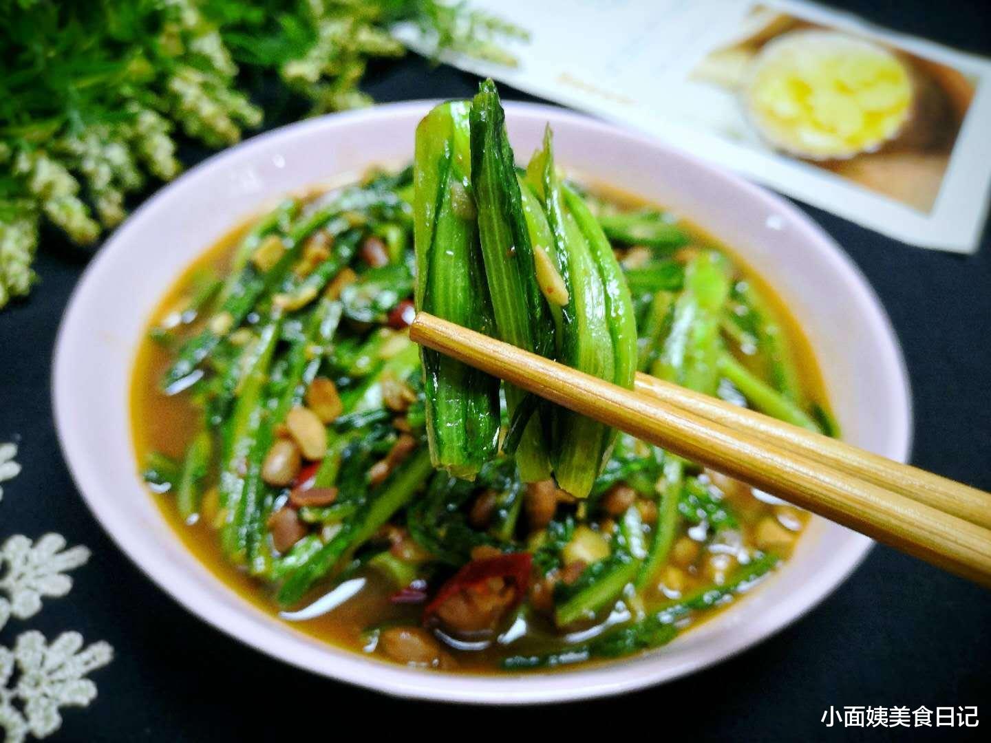 油麦菜|深秋，菠菜油菜不如这菜，分享4道营养做法，润燥降火，鲜嫩可口，味美下饭