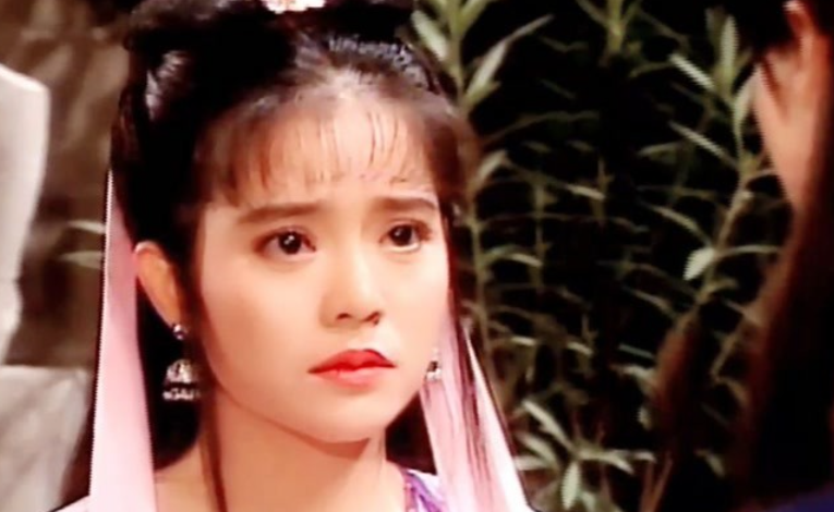 女星与儿子当众亲吻3小时，同床共枕15年，儿子最终被送进监狱