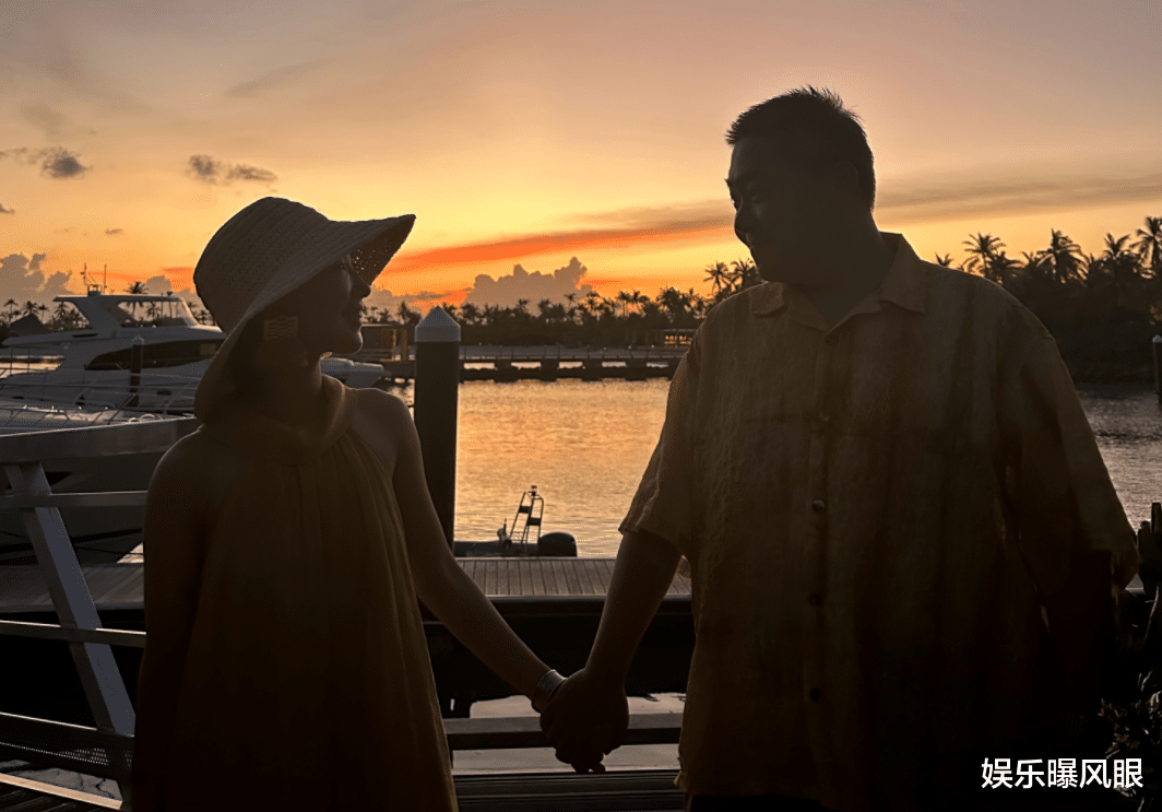 郝劭文夫妇度蜜月,二婚妻子腰间超大纹身蔓延到腿,暗示个人职业