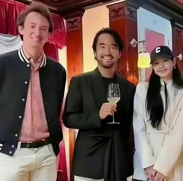 Lisa与LV三公子公开恋情,甜蜜互动引全球关注,两国总统点赞祝福