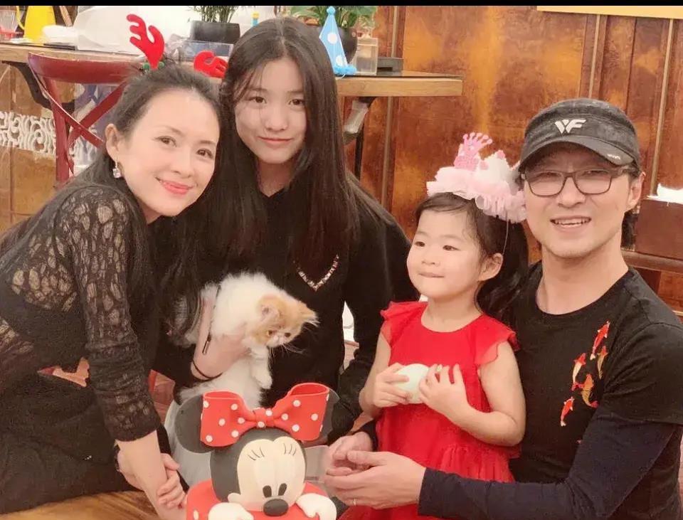 汪峰大女儿发文辟谣:国外的生活很美好,没有不满章子怡!