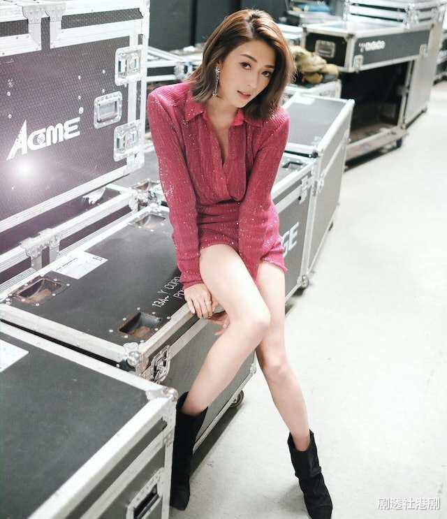 卫诗雅|香港知名男星结婚,连诗雅做新娘,卫诗雅做兄弟团