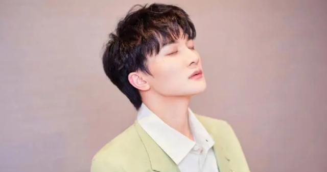 周深|奔跑吧:周深专访,隔空表白歌迷,正能量发言,引起网友强烈共鸣