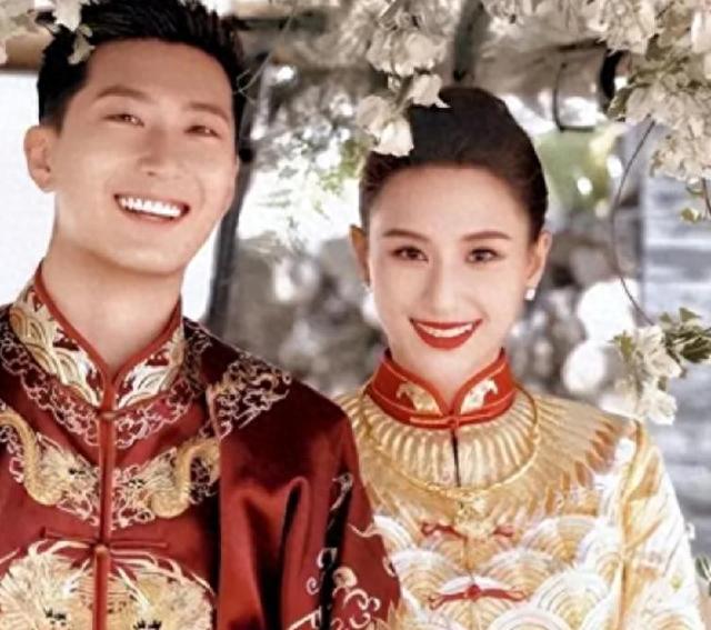 窦骁何超莲婚变再升级?赌王三太收回豪宅,窦骁全程冷脸用绿吸管