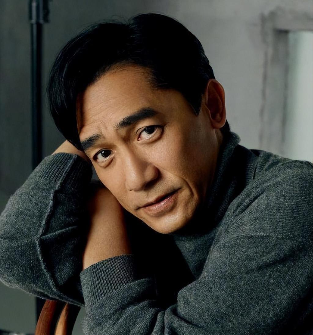 梁朝伟私生门事件升级，路人目睹他携小三逛街！刘嘉玲用手遮肿脸