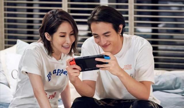 色是刮骨刀!43岁萧亚轩面黄肌瘦、脸部凹陷、香肠嘴,疑被掏空