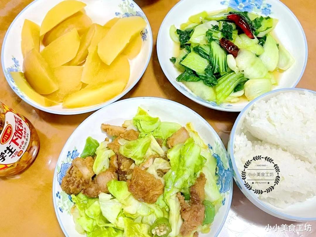 退休|退休老两口的午餐，发朋友圈火了，网友：简单家常，好寒酸