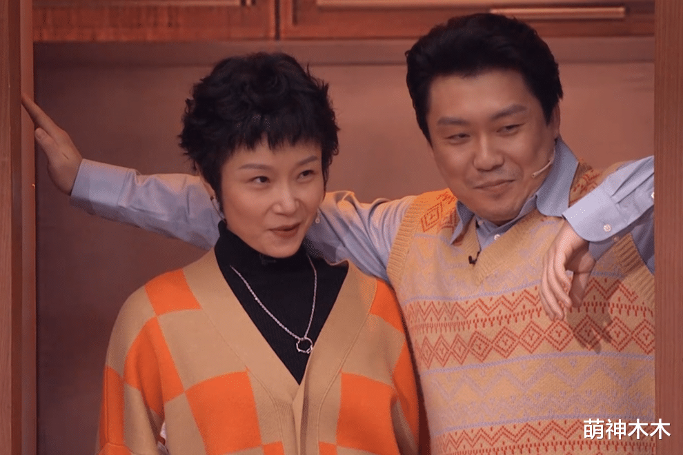 小品|湖南元宵晚会太无聊,开场就假唱,小品尴尬被嘲,全靠何炅撑场