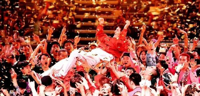 |这就是街舞迟迟不来,这次放出好消息,王一博的周边送不停