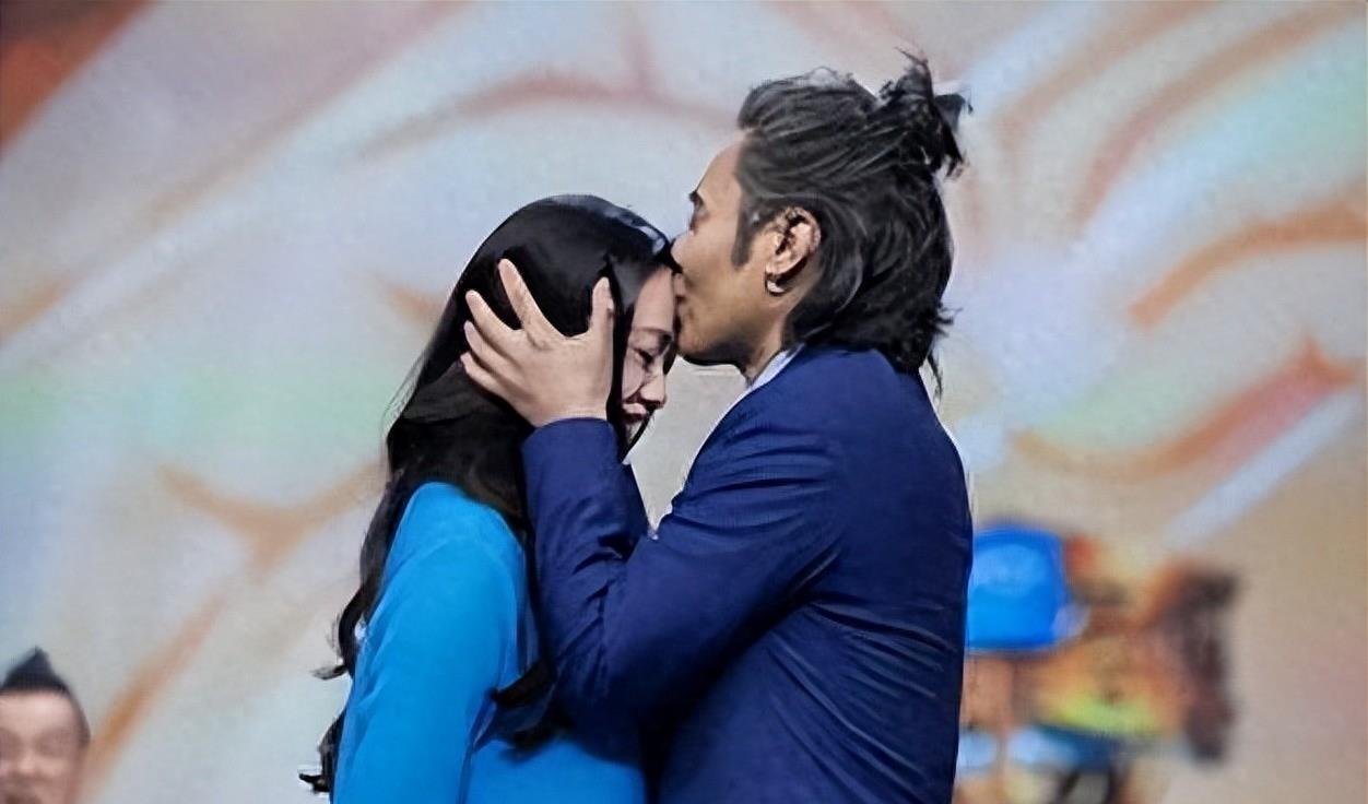 善恶终有报,54岁移居美国的吴秀波,从叔圈顶流变成了发福的大叔!