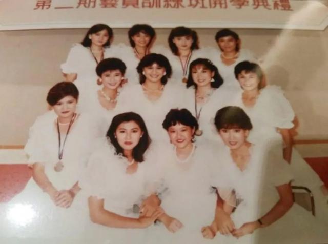 TVB「绿叶王」努力经营抖音两年直播惨剩35人!形象插水转做保险