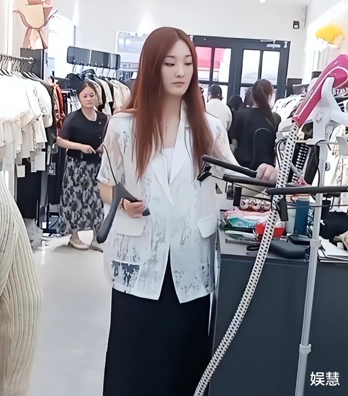 大衣哥前儿媳陈亚男近况曝光,离婚两年活出全新的自己