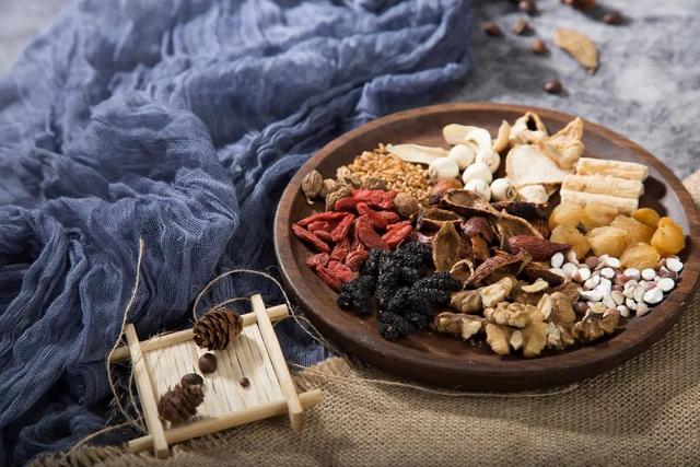 不举不坚别再用西地那非了,那只会火上浇油,中医送你几个更好的