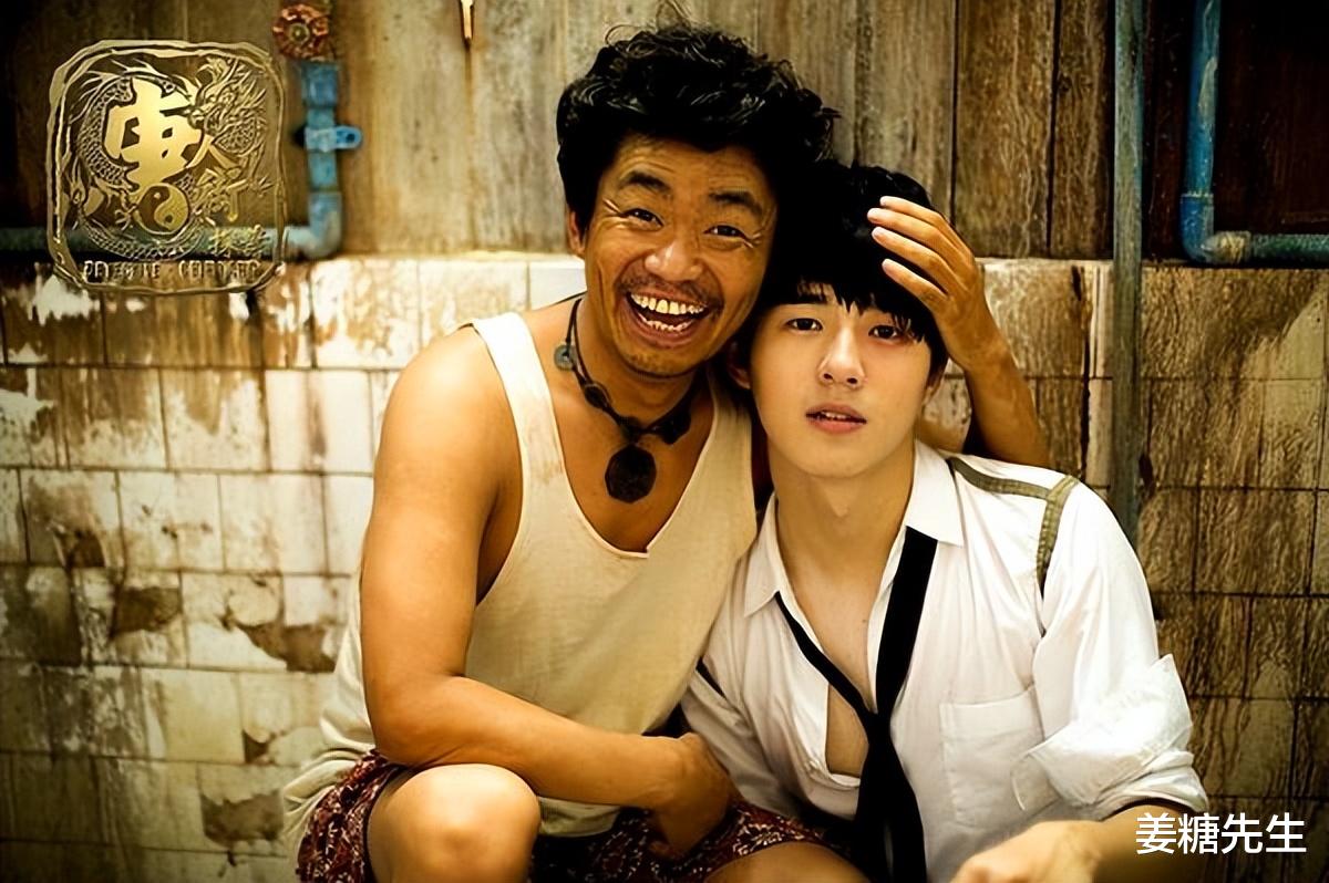 《八角笼中》获4项大奖，王宝强的“傻”，终于被拆穿了