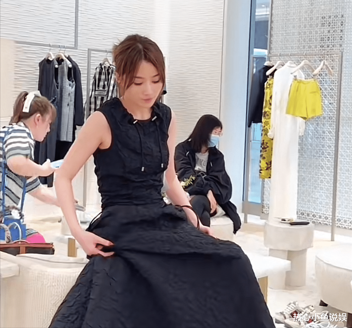 网红梦洁官宣怀第七胎！住千平豪宅配多个保姆，老公身份成谜