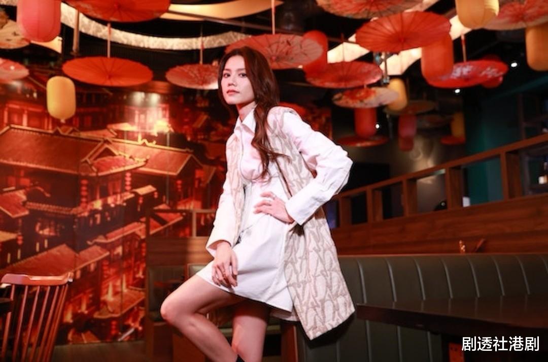 前香港名模转型实力演员，与黄宗泽情侣档，男朋友要一米八以上