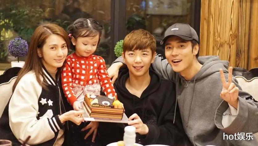 毕滢|洪欣离婚,毕滢两次发声,无惧流言当婚礼伴娘,风头盖过新娘