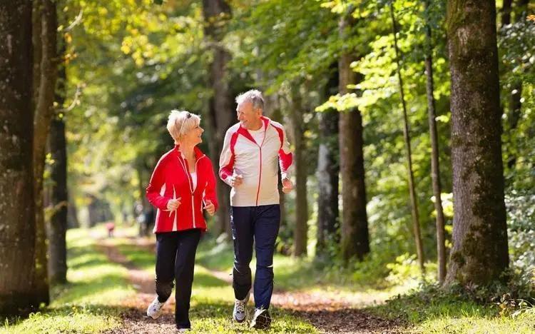 跑步|每天坚持跑步40分钟的人，后来怎么样了？5个好处或“不请自来”