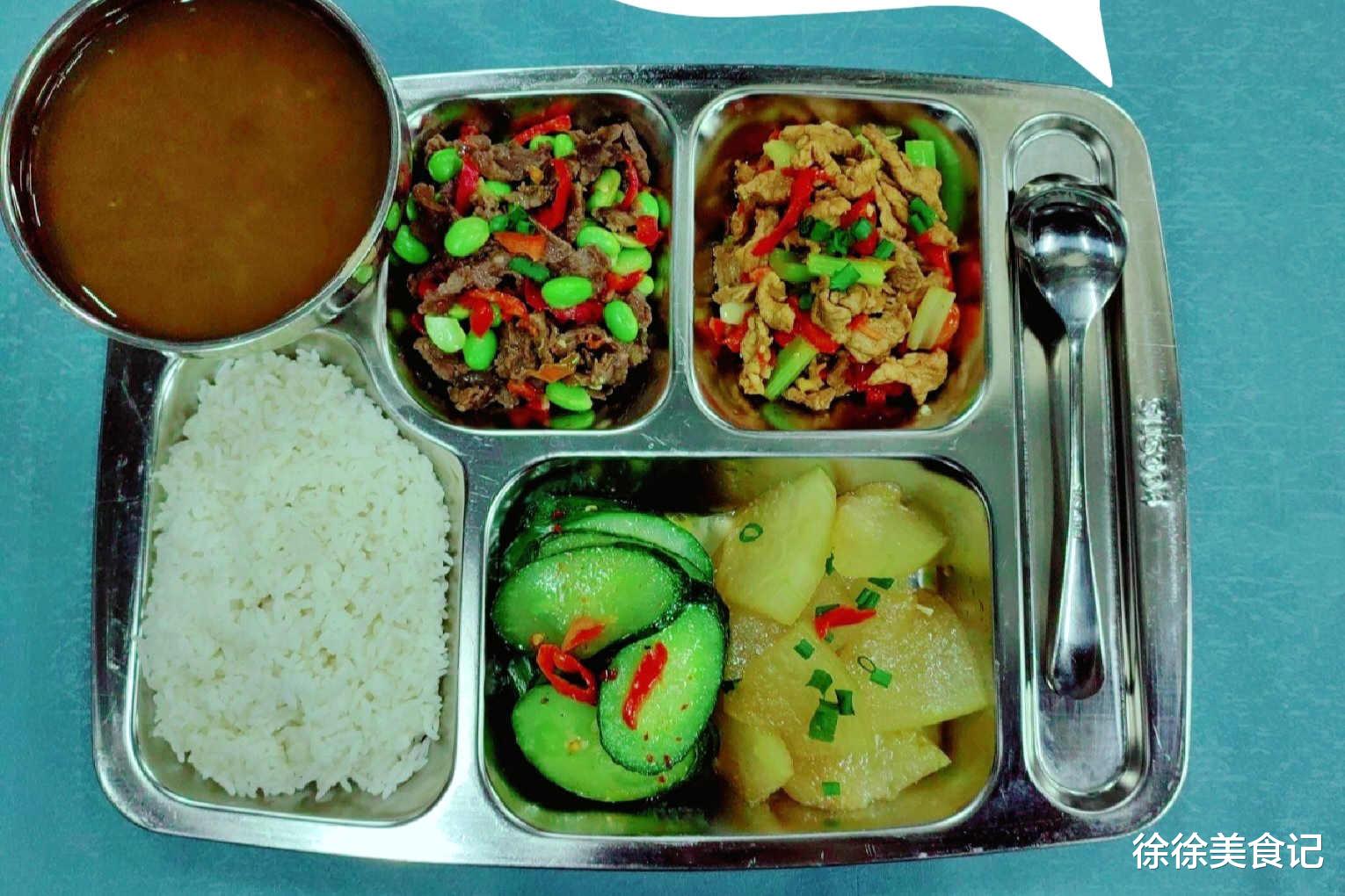 包菜|江西00后大学生晒食堂伙食,遭亲妈质问:每月3000生活费就吃这?