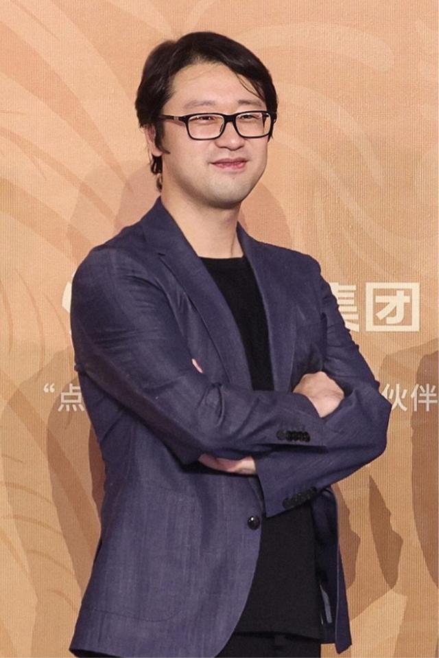 专访《年会不能停》导演、编剧董润年:打工人多抱怨职场不公平、上班没意义,面对裁员越来越紧张