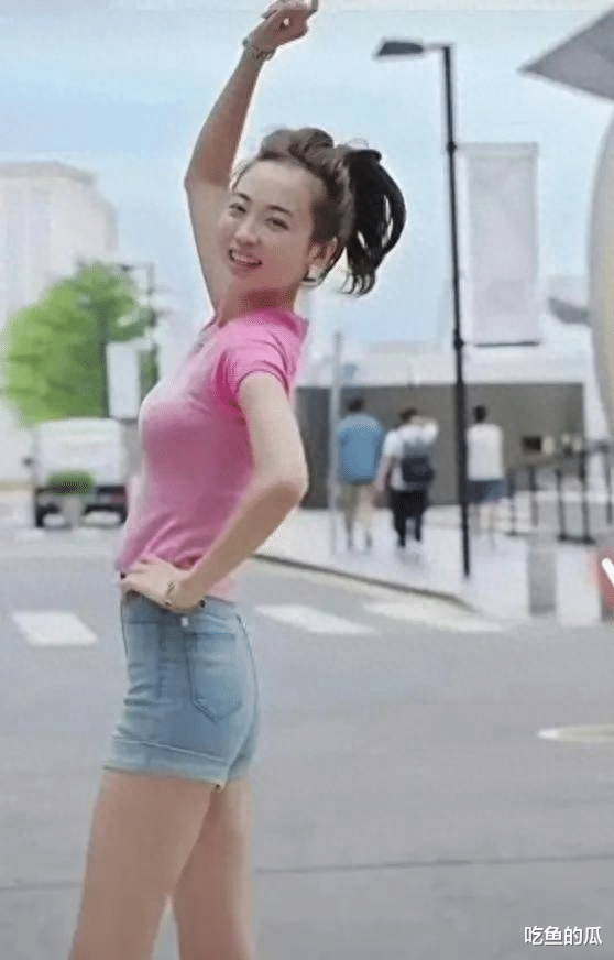 恒大歌舞团私照流出，细腰身，丰腴迷人，网友：还是有钱人会玩