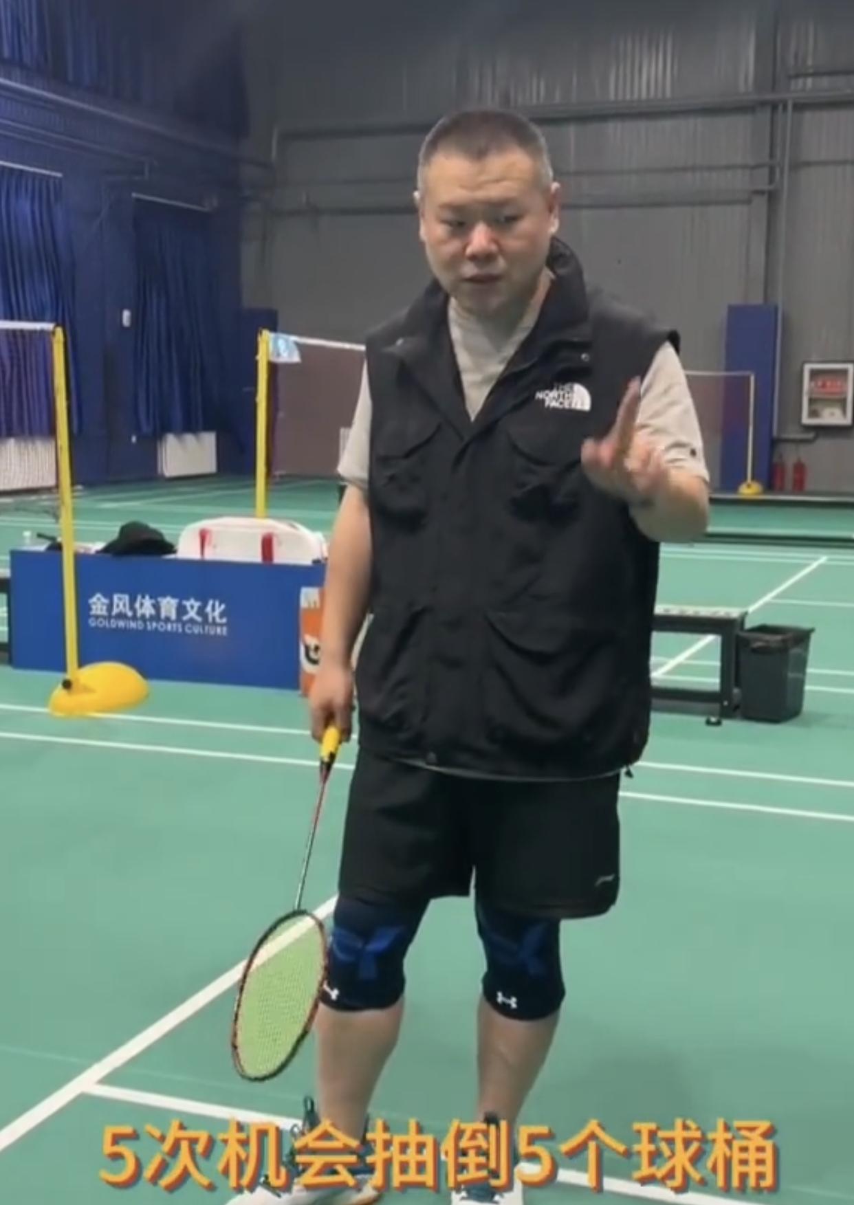 岳云鹏|38岁岳云鹏老到认不出!满头白发显沧桑,脸上横肉太多似卖菜大叔