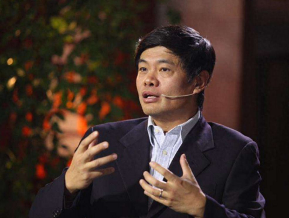 为娶央视主持人，富豪丁健抛妻弃子，没曾想前妻和现任竟然成闺蜜