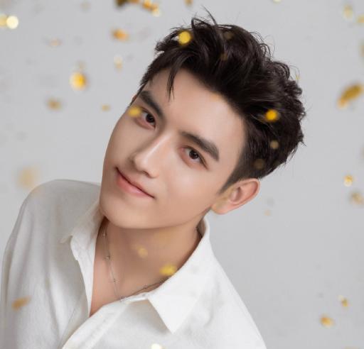 陈飞宇|陈飞宇真实生图曝光,法令纹重凸嘴大黑眼圈,站姐喊话陈飞宇还钱