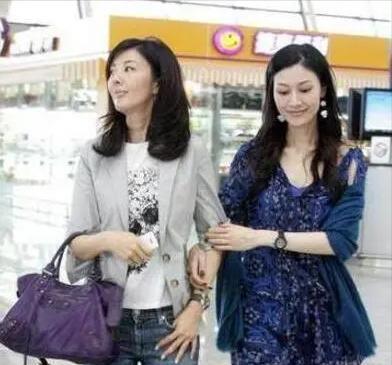 李嘉欣|李嘉欣的姐姐李嘉明:甩掉银行职员前夫,靠妹妹介绍嫁给十亿富豪