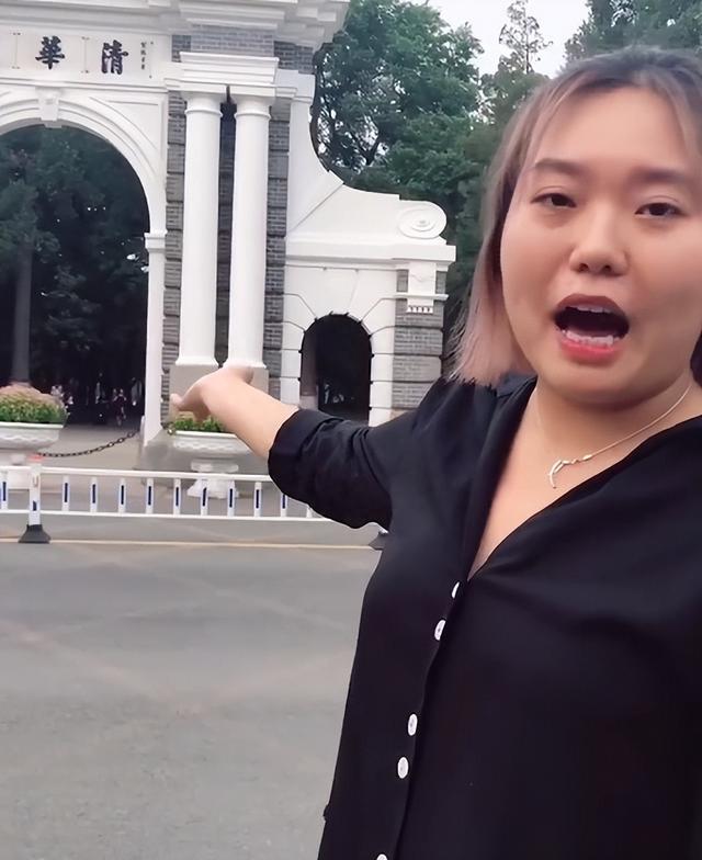 看了27岁“北大废物”李雪琴现状,我才明白为什么说她是天才!