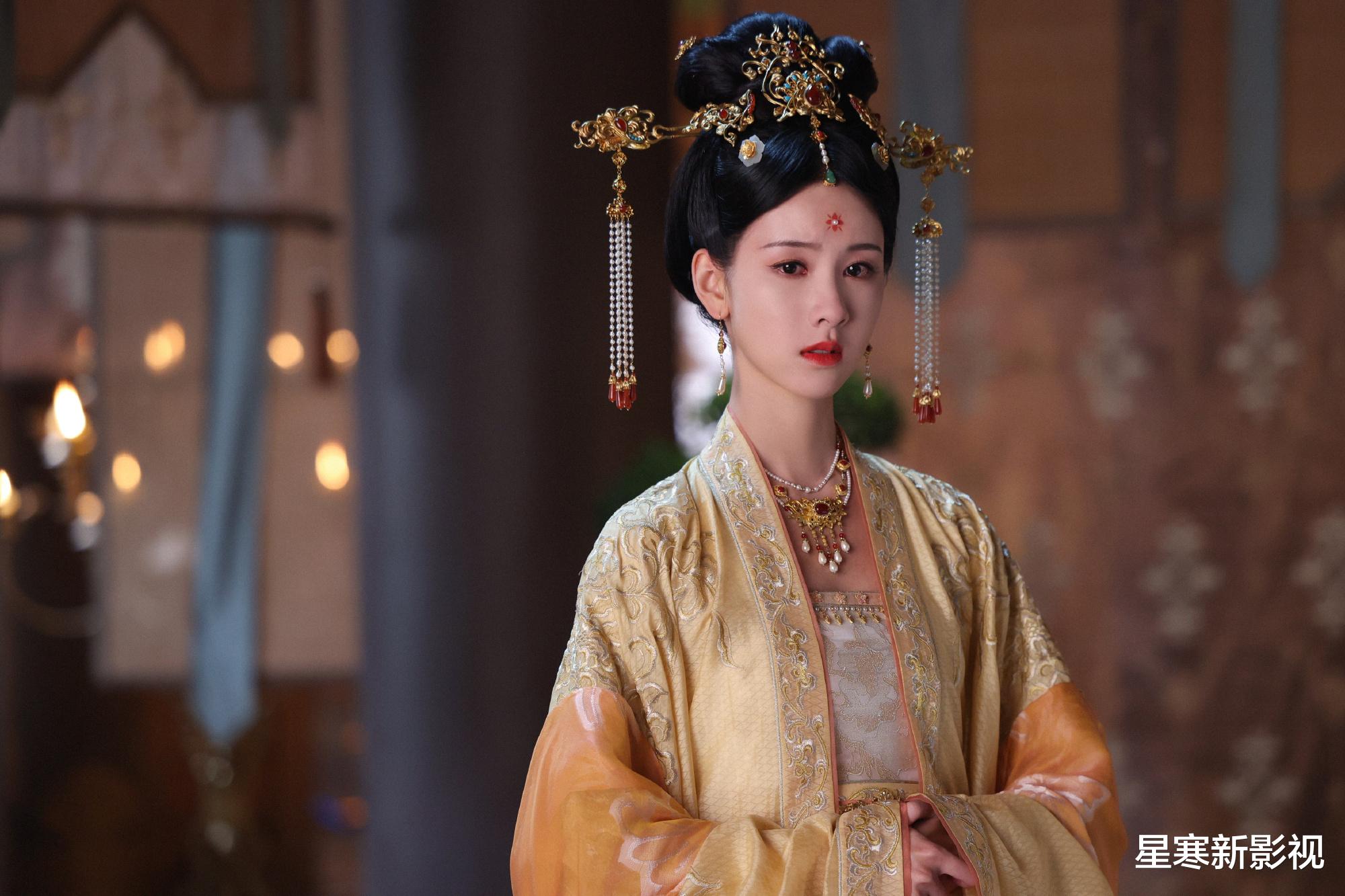 《一念关山》人气高涨，陈都灵再度美出圈，一年播五剧彻底火了！