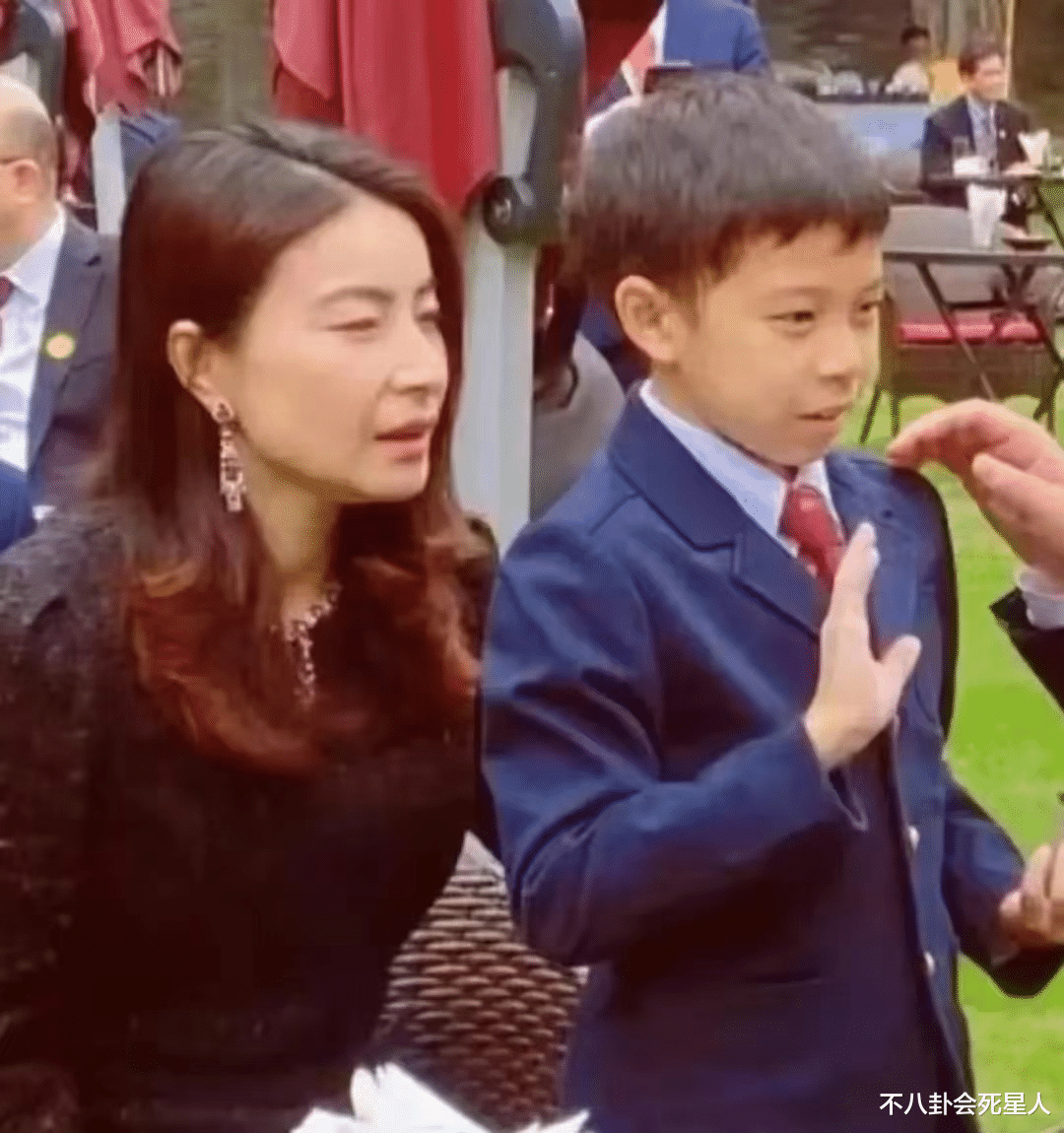 8岁霍中妍:长得比妈妈郭晶晶还有“富贵相”,住1.6亿豪宅