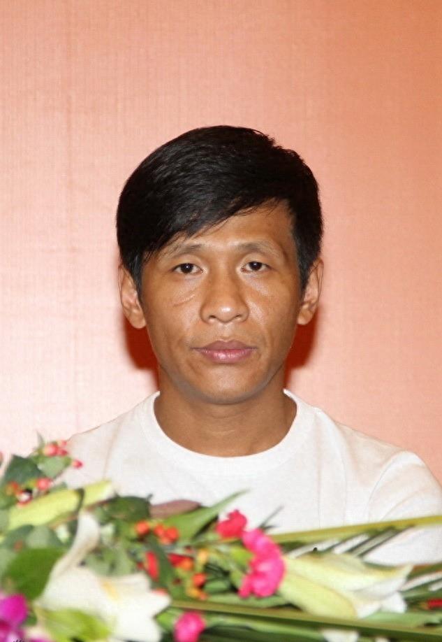 宋小宝：成名后抛弃糟糠之妻，迎娶年轻女粉丝，他现在怎么样了？