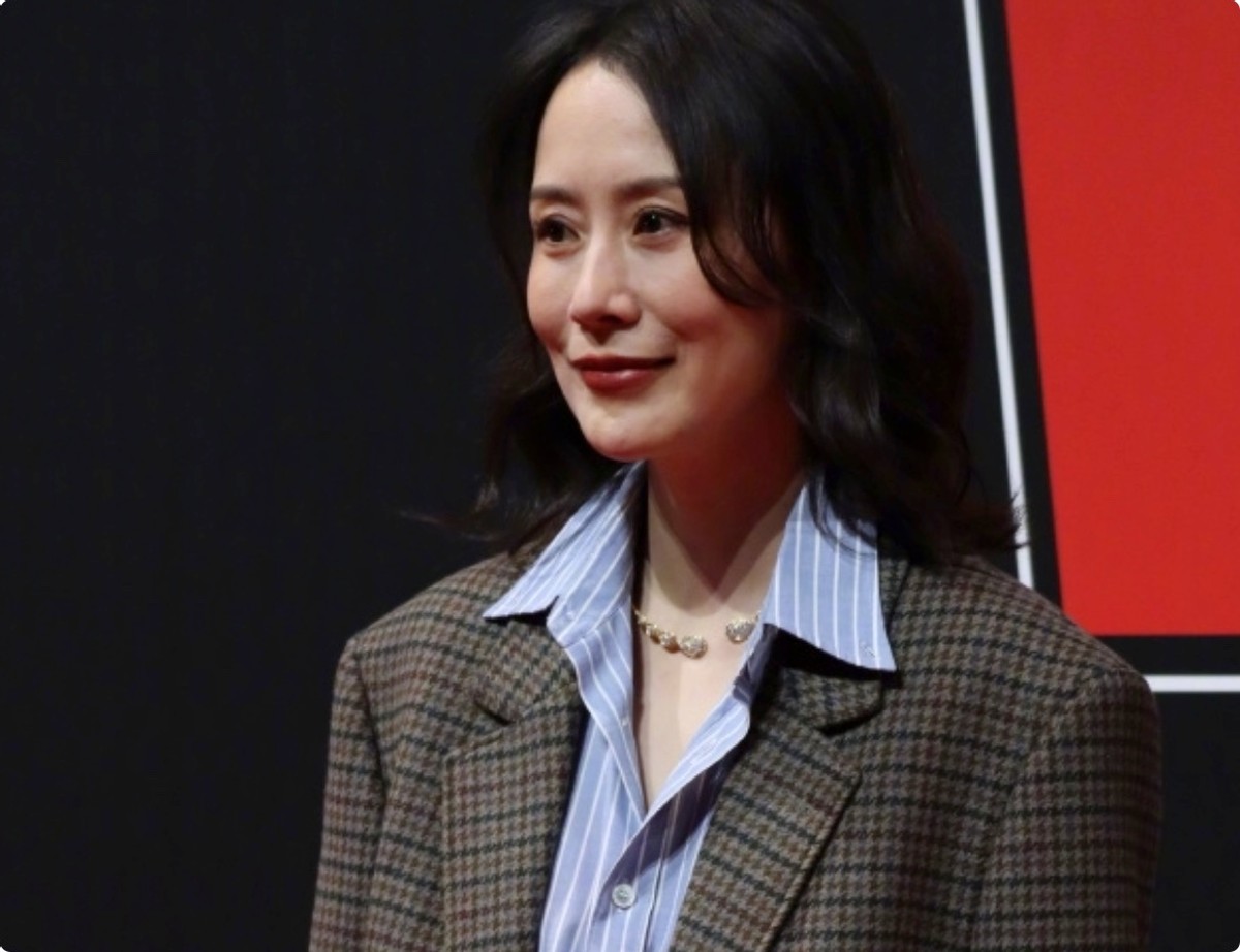 上海这一夜,朱珠的“水桶腰”,孙俪的“大饼脸”,是对内娱畸形审美的反击