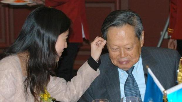 陈数|曝101岁杨振宁近况：入院救治、翁帆24h陪护，18亿财产分配遭痛批