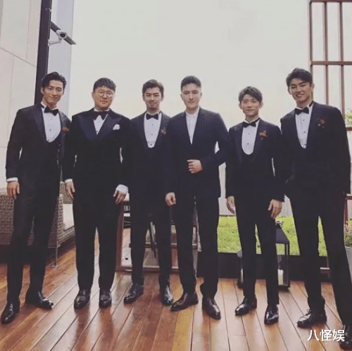 杨紫大学同学结婚，张一山担任伴郎，戴眼镜封印颜值不抢新郎风头