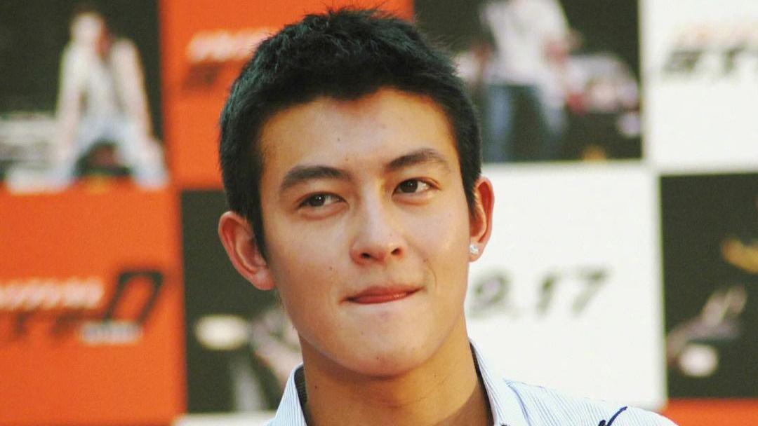 徐冬冬|陈冠希父母30岁照片曝光，母亲年轻时是大美人，神似“麦迪娜”