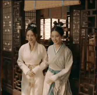 刘亦菲|拖累女明星演技的小动作：刘亦菲小手到处抠，杨幂说句台词抿下嘴