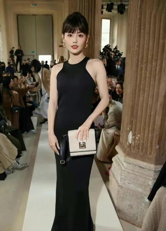 买超|出轨风波后买超首现身,微博评论不敢开,与张嘉倪现状大不相同