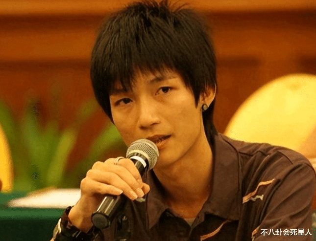 学会“低头”一年后,42岁的陈楚生终于成功翻红了