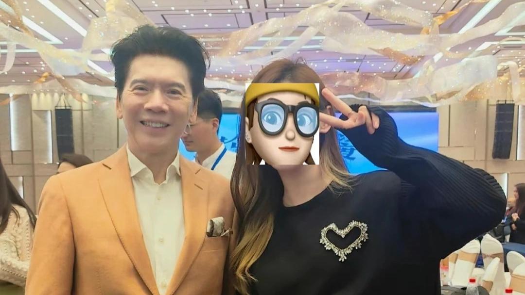 向太|新造型！向华强变帅气状态像小伙，向太超短发显老气，大钻戒抢镜